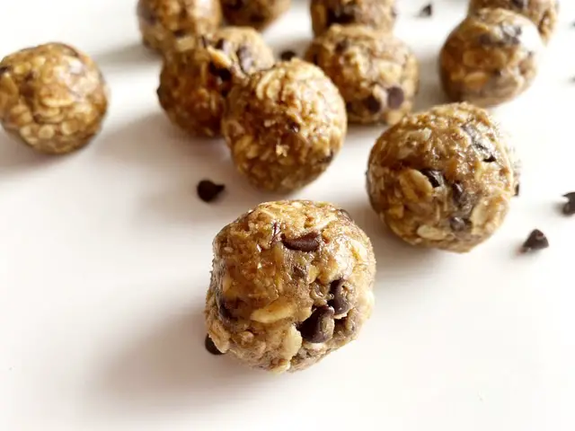 5 ingredient gluten free energy bites on white table